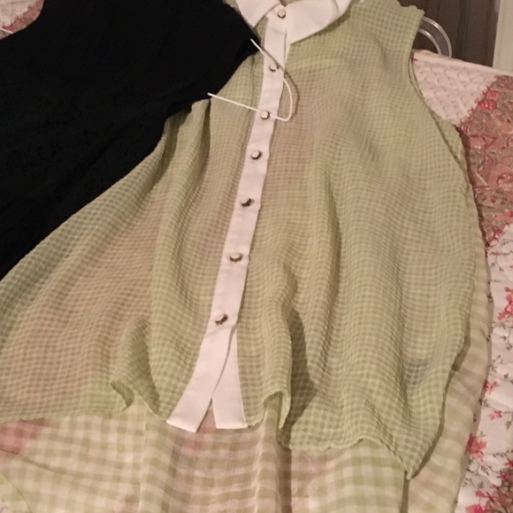 CLOSET CLOSING DEAL‼️ 6 TOPS + 2 Bonus! - Picture 7 of 9